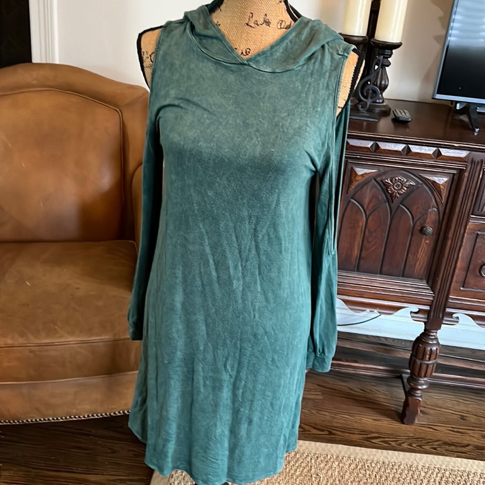 PRIMI open shoulder mid length dress size Med